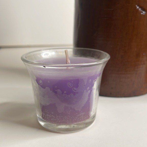 Koppes Kandles tiki style carved and hand painted votive holder set with flowers - Picture 7 of 9